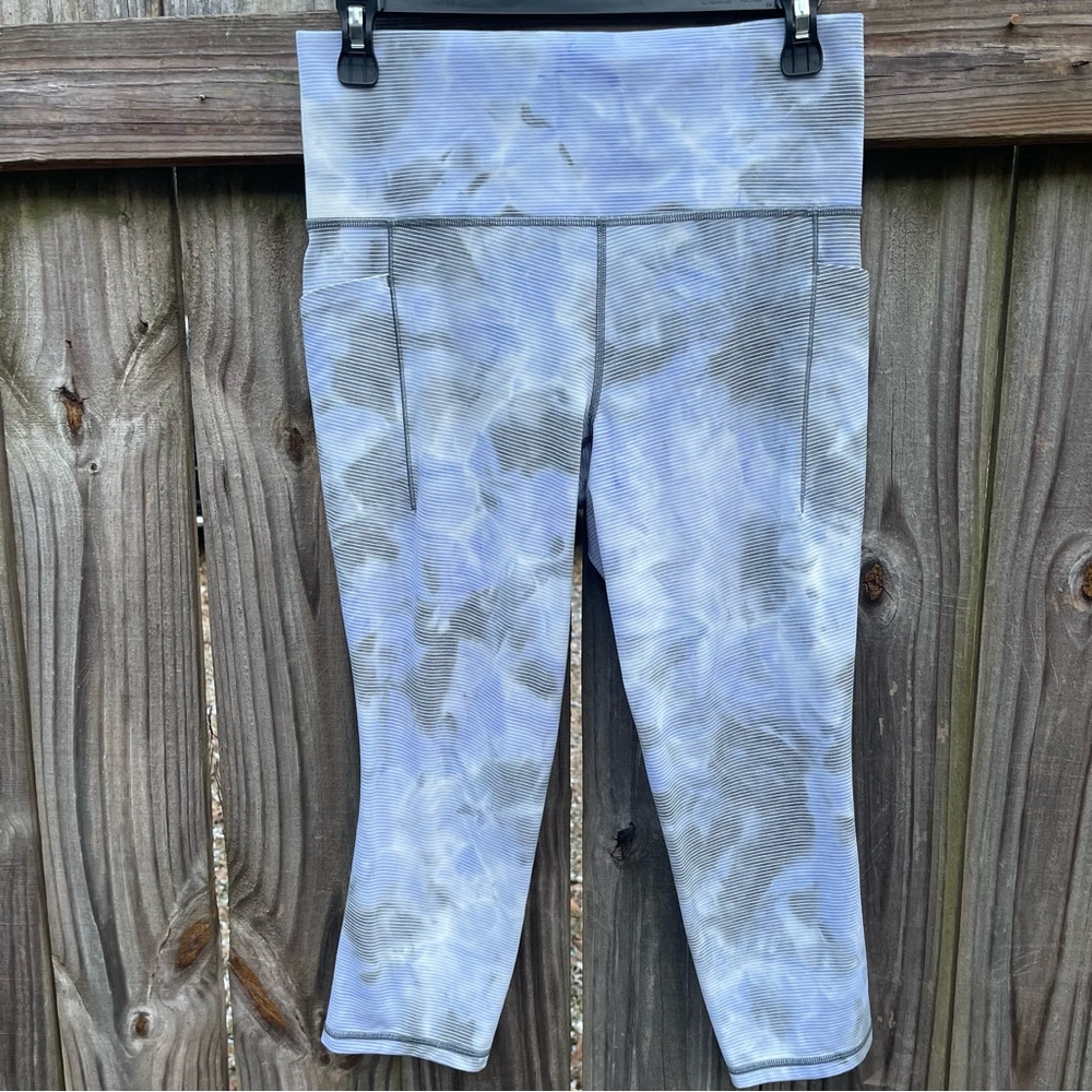 Athleta Salutation Stash Pocket II Capri leggings women’s 
size M